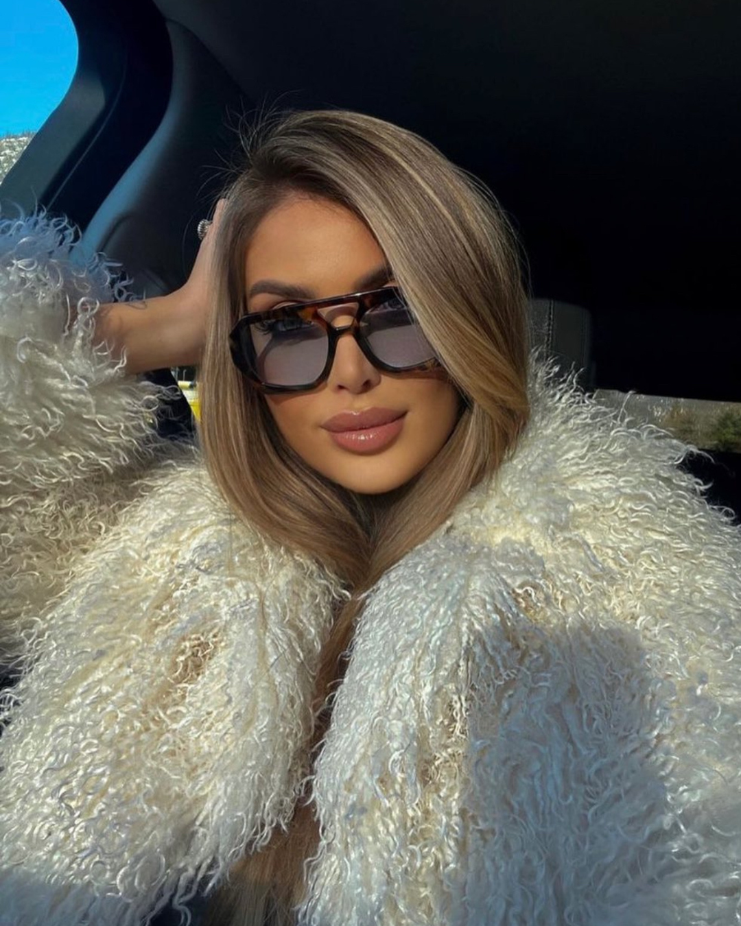 Ivory Faux Fur Jacket - Luxurious Comfort & Versatile Style