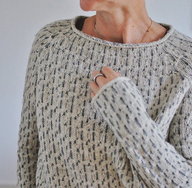 Ladies knitted sweater with structure Round neck, long sleeves, loose fit