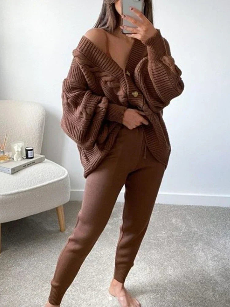 Ladies knitted two-part set | Knot closure vest, Slim Fit Broek, Casual Style