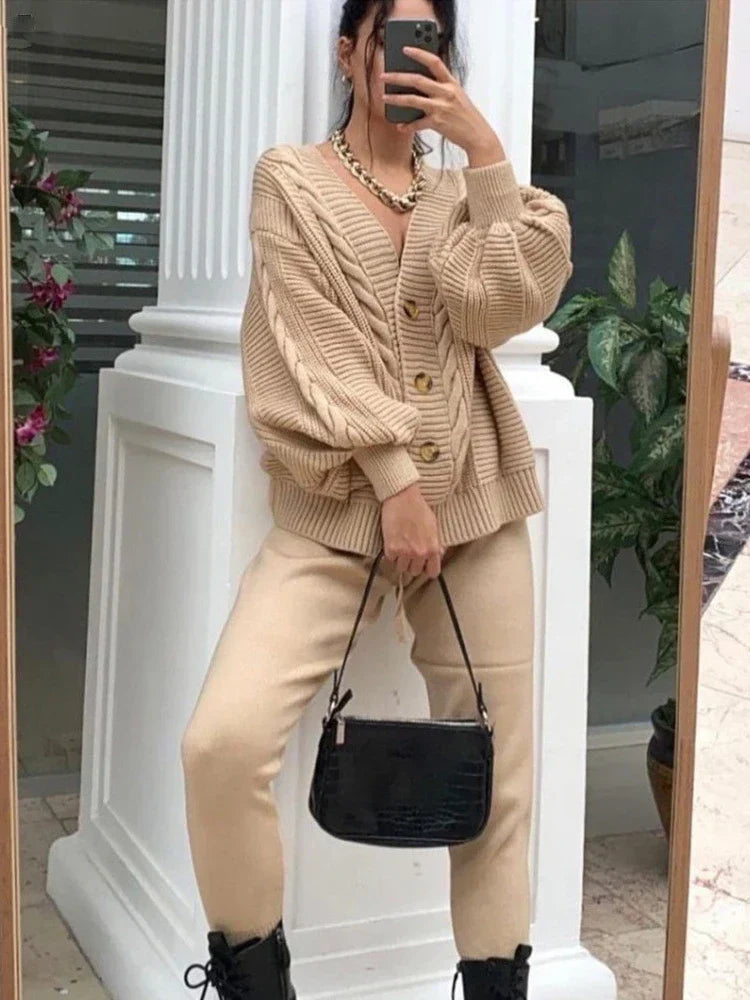 Ladies knitted two-part set | Knot closure vest, Slim Fit Broek, Casual Style