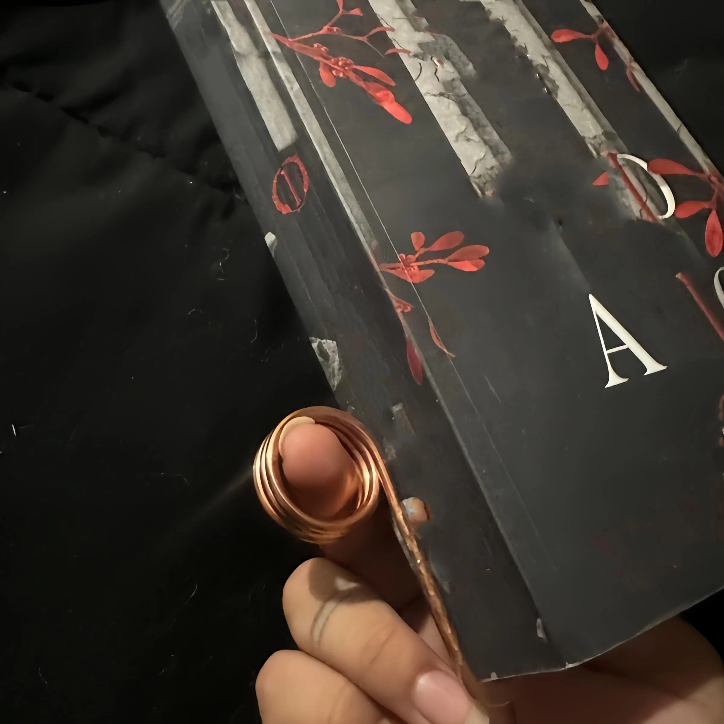 ReadEase™ - Hold Your Book Open Hands-Free and Read in Pure Comfort (1+1 free 50% discount price)