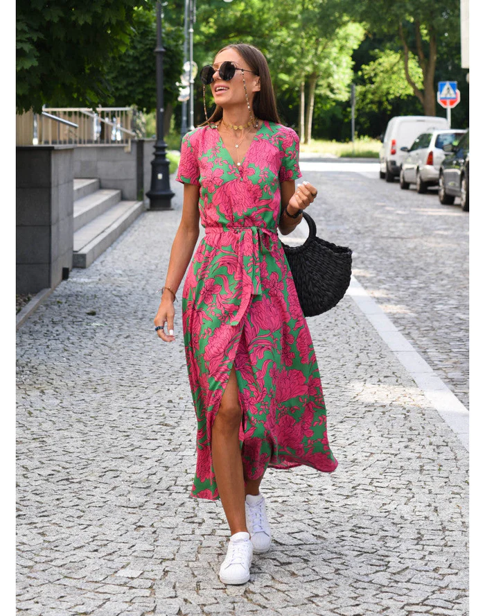 Long wrap dress with floral pattern - airy & stylish for the summer